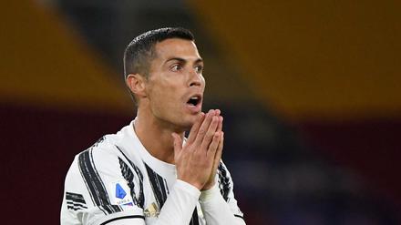 Cristiano Ronaldo verbringt seine Quarantäne in seiner Turnier Villa. 