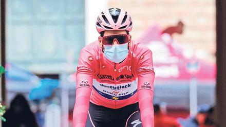 Der Zweifel rollt mit. Der Portugiese Joao Almeida hatte in den ersten beiden Giro-Wochen in Italien meist das Rosa Trikot an. Ob das Rennen aber bis zum Ende ausgetragen werden kann, ist unsicher. 