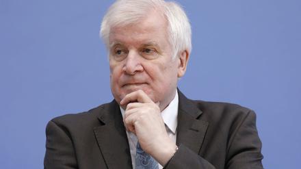 Bundesinnenminister Horst Seehofer hat nachgegeben: Es wird eine Studie zu Rassismus bei der Polizei geben.