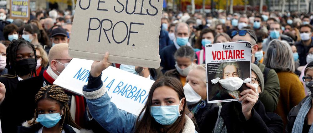 Am Wochenende versammelten sich tausende Menschen in Paris zu einer Kundgebung. 