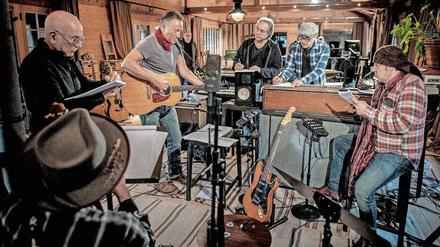 Gut geölte Maschine. Bruce Springsteen und die E Street Band im Studio, wo sie „Letter To You“ an fünf Tagen einspielten.