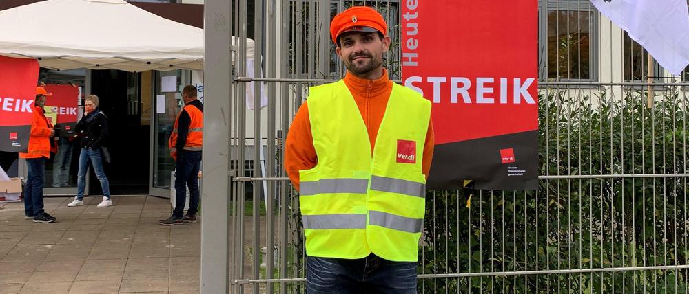 Denis Girn vor der Gradestraße 77.