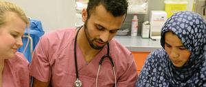 Systemrelevant: Ein Viertel des ärztlichen Personals in den reichen Ländern kommt aus dem Ausland und ein Sechstel der Krankenschwestern und Pfleger.