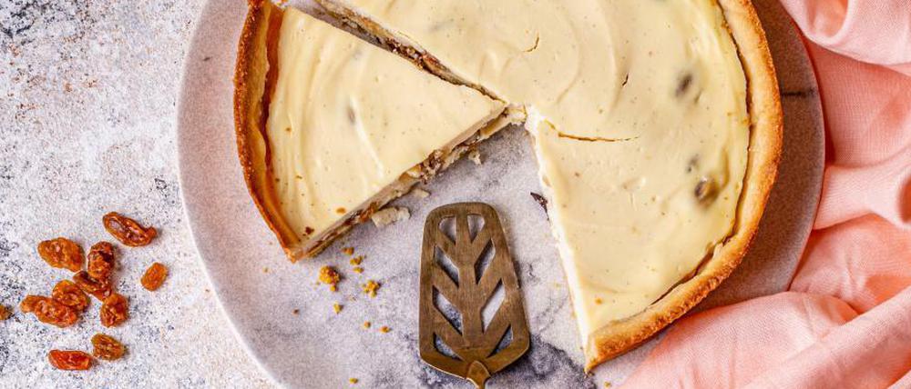 Sieht man ihm gar nicht an: Dieser Käsekuchen kommt ohne raffinierten Zucker aus.