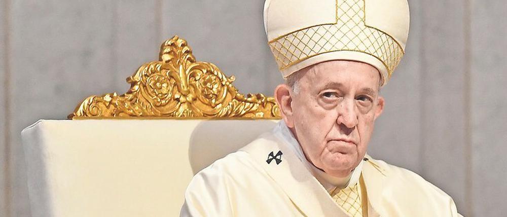 „Homosexuelle haben das Recht, in einer Familie zu sein.“ Papst Franziskus geht weit über das hinaus, was die Kirche bisher sagte.