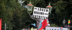 Ende August kamen bei einer Corona-Demo 38.000 Menschen zusammen. Unter ihnen auch "Querdenker", Rechtsextremisten und Reichsbürger. 