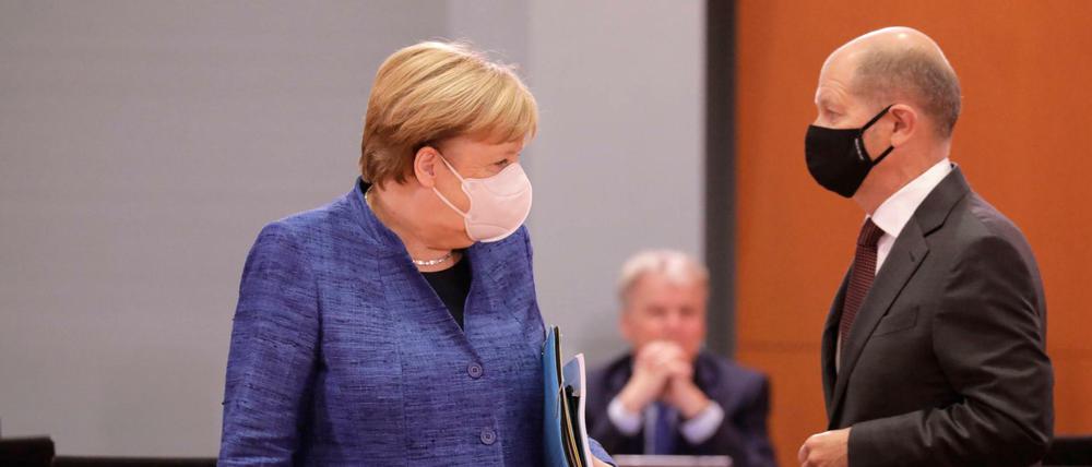 Angela Merkel und Olaf Scholz im Kabinett.