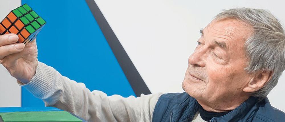 Fast ein halbes Jahrhundert nach der Geburt. Zauberwürfel und Schöpfer im Januar 2020 bei der Nürnberger Spielwarenmesse.