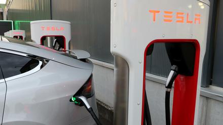 Eine Tesla-Ladestation in der Schweiz.