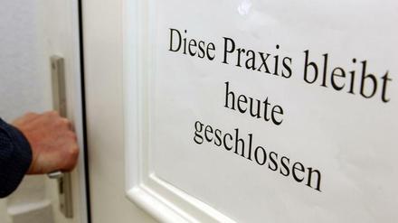 Die Kassenärztlichen Vereinigungen sind für die ambulanten Praxen zuständig.