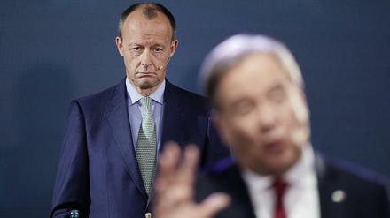 Der Mann im Hintergrund gewinnt an Profil: Eine Mehrheit der CDU-Mitglieder ist für Merz statt Laschet (v.) als Parteichef (Archivfoto). 