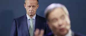 Der Mann im Hintergrund gewinnt an Profil: Eine Mehrheit der CDU-Mitglieder ist für Merz statt Laschet (v.) als Parteichef (Archivfoto). 