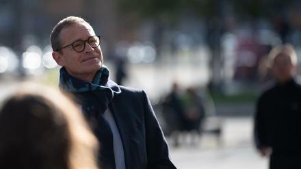 Was wird diese Woche für ihn bringen? BER, Parteitag und Chebli-Duell: Michael Müller stehen interessante Tage in Berlin bevor. 