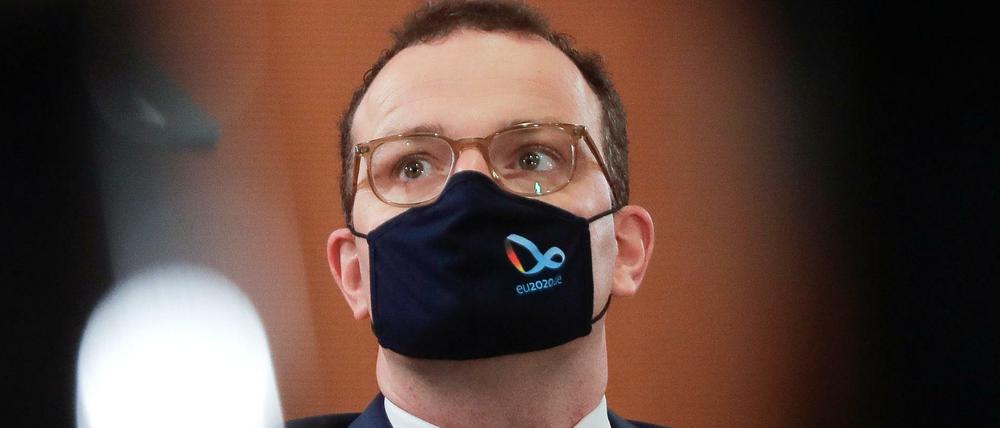 Gesundheitsminister Jens Spahn mit Mund-Nasen-Schutz während einer Sitzung des Bundeskabinetts.