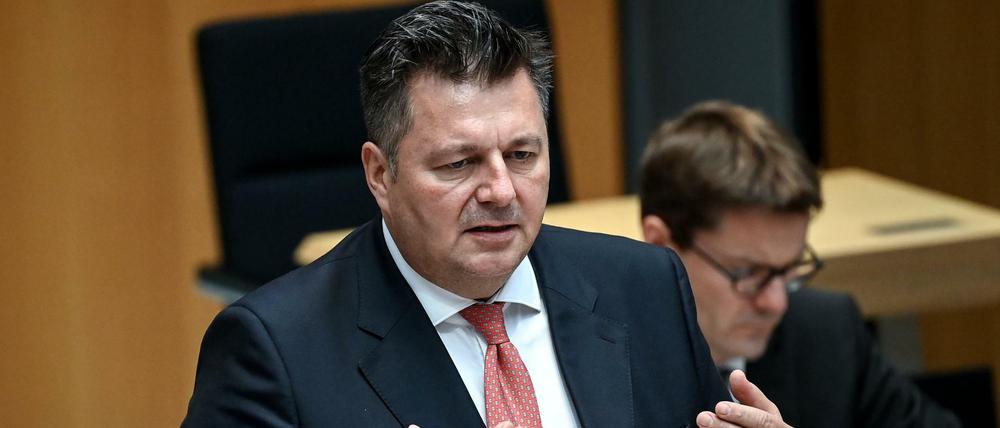 Andreas Geisel (SPD), Berliner Innensenator hätte sich mit den Initiatoren treffen müssen, sagt das Gericht.