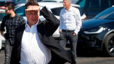 Elon Musk baut eine Fabrik in Grünheide - den Projektleiter hat Tesla nun entlassen.
