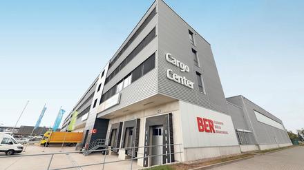 Alles drin. Auch der Zoll, der Grenzveterinärdienst und die Pflanzengesundheitskontrolle sind im Cargo-Center angesiedelt. 