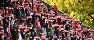Die Fans des 1. FC Union feuerten ihr Team trotz Gesangsverbots und Masken an. 