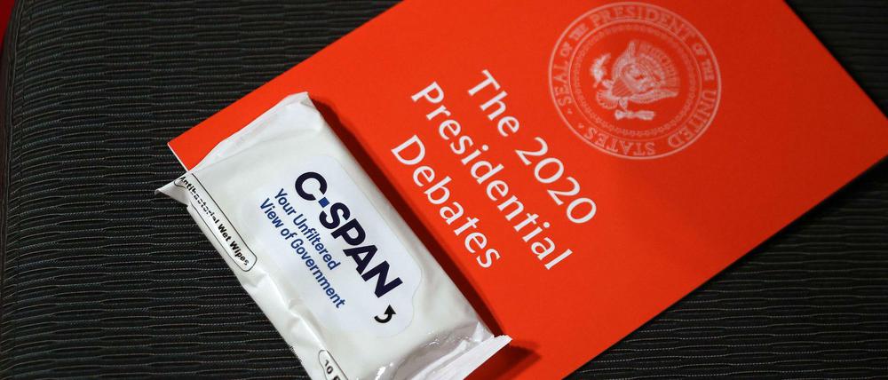 Programm und Desinkfektionsmittel - die Presidential Debate 2020.