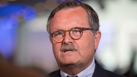 Sieht die kritische Schwelle von Neuinfektionen bei 20.000 Fällen pro Tag: Frank Ulrich Montgomery