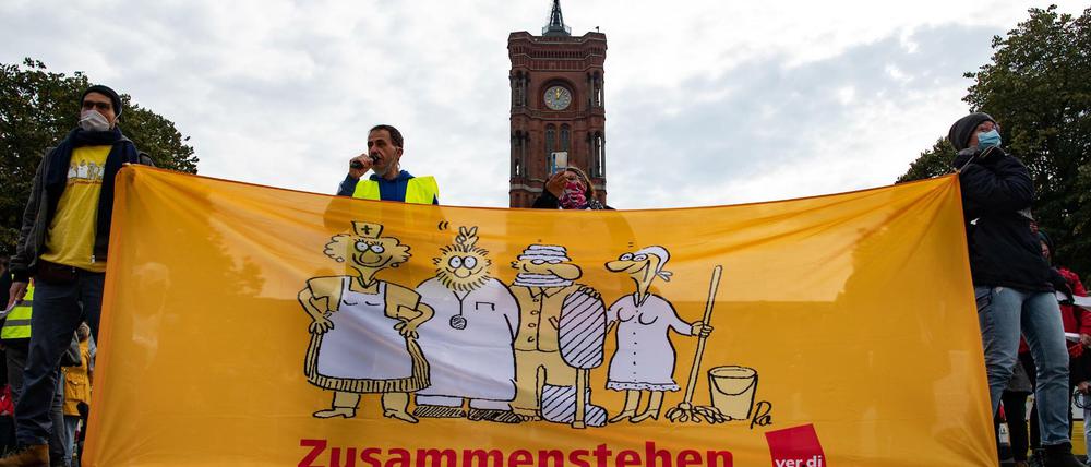 Demonstration Mitte Oktober von Verdi für Gehaltserhöhungen von 4,8 Prozent, mindestens aber 150 Euro monatlich