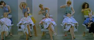 Filmstill aus dem belgischen Film „Golden Eighties“ 