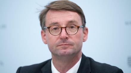 In der Kritik. Nach dem tödlichen Attentat eines Islamisten in Dresden muss sich Sachsens Innenmininster Roland Wöller unangenehmen Fragen stellen.