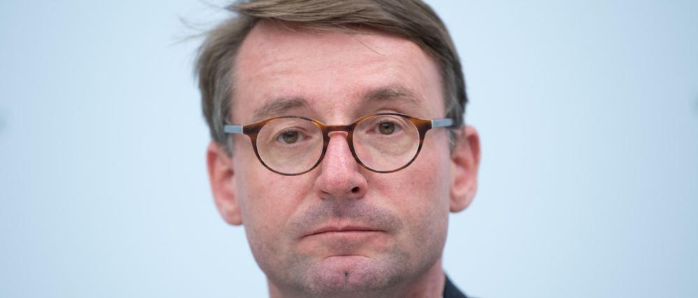 In der Kritik. Nach dem tödlichen Attentat eines Islamisten in Dresden muss sich Sachsens Innenmininster Roland Wöller unangenehmen Fragen stellen.