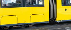 In der Tram muss eine Maske getragen werden.