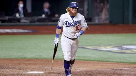 Justin Turner wurde während des sechsten Spiels der World Series ausgewechselt - nachdem er ein positives Covid-19-Testergebnis erhalten hatte.