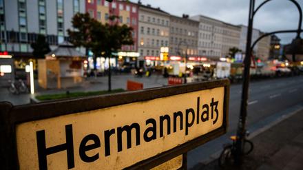 Die Demonstration fand auf dem Hermannplatz in Neukölln statt. 
