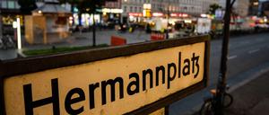 Die Demonstration fand auf dem Hermannplatz in Neukölln statt. 