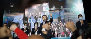 Bidzina Iwanischwili, Vorsitzende der Regierungspartei Georgian Dream, feiert das Wahlergebnis.