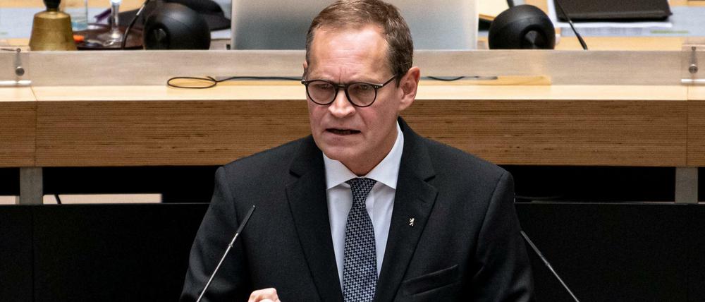 Bei der Sondersitzung appellierte Michael Müller (SPD) an das Verantwortungsbewusstsein der Berliner.