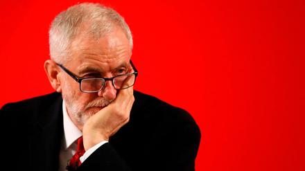  Jeremy Corbyn. Mit seinem Ausschluss aus der Partei sind alte Gräben bei Labour wieder aufgebrochen. 