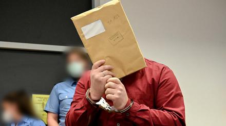 Der 39-jährige Angeklagte vor dem Landgericht in Wiesbaden