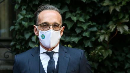 Mit Krisen-typischem Accessoire: Außenminister Heiko Maas (SPD).