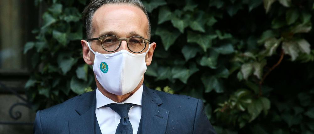 Mit Krisen-typischem Accessoire: Außenminister Heiko Maas (SPD).