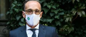 Mit Krisen-typischem Accessoire: Außenminister Heiko Maas (SPD).