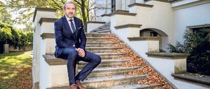 Vor seinem Amtssitz. Der Prähistoriker Hermann Parzinger, 61, leitet die Stiftung seit 2008 von der Villa von der Heydt aus.