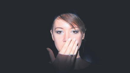 Küsse und Töne. Sophie Hunger zeigt auf der Bühne Gefühle.