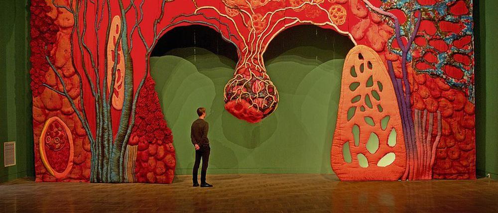 Hereinspaziert! Die Installation „Untiteld (Open Wide)“ von Piotr Uklanski