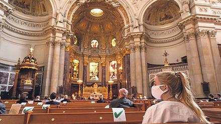 Messe mit Abstand. Der Berliner Dom hat seit Mai wieder geöffnet. 