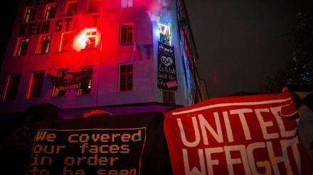 Unter dem Motto "United we fight" demonstrierten die Linken gegen die Räumung.