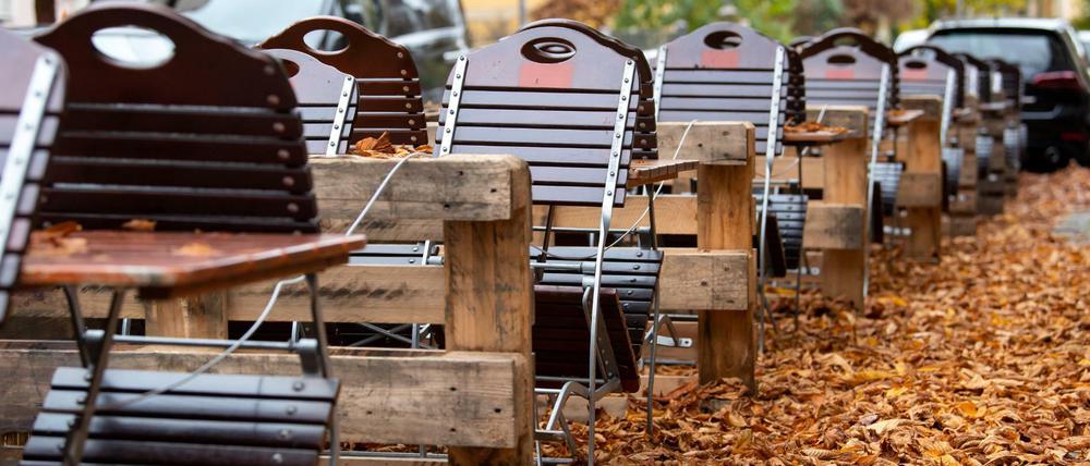 Sitzen verboten! Allerdings können Restaurants ihre Gerichte noch "To Go" verkaufen.