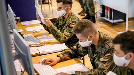 Friedrichshain-Kreuzberg hatte die Hilfe der Bundeswehr bislang abgelehnt. Kritikern zufolge aus ideologischen Gründen. 