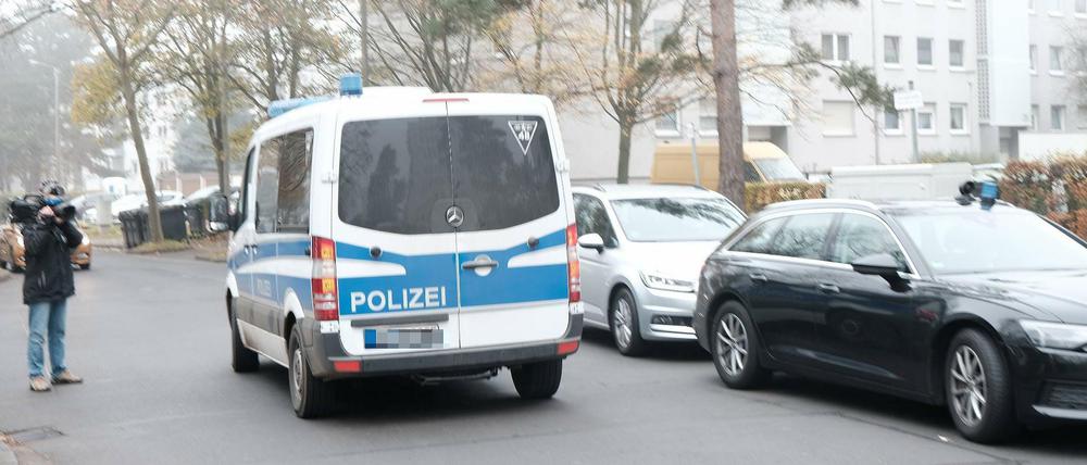 Beamte des BKA durchsuchten unter anderem eine Wohnung in Kassel.