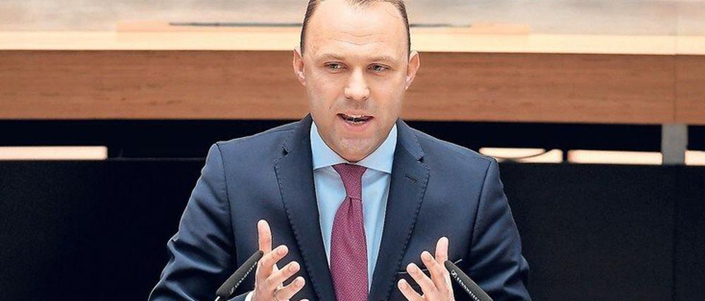 Sebastian Czaja hat mit der FDP-Fraktion einen Gesetzesentwurf vorgelegt, der das Parlament stärker einbinden soll.