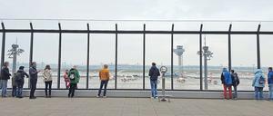Die Besucherterrasse des BER ist im November kostenlos zugänglich, Tickets gibt es auch online. Danach sind drei Euro fällig.