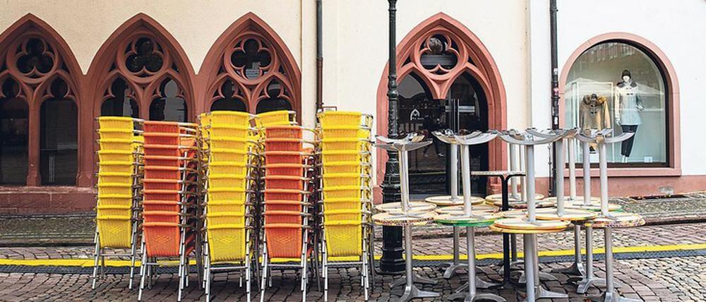 Klarer Verlierer. Während der Onlinehandel vom Lockdown profitiert, leidet vor allem die Gastronomie, wie hier auf dem Münsterplatz in Freiburg.